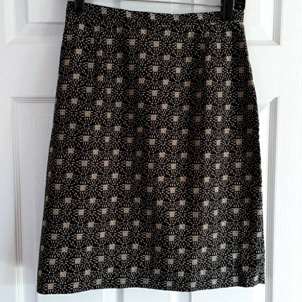 Casual Corner women's skirt.  Size 6.  NWOT.